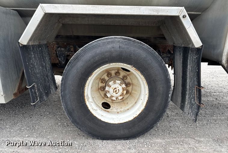 image for item EA2205 2002 Freightliner FL70 fuel truck