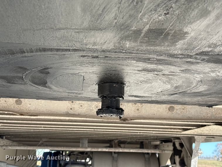 image for item EA7134 2013 Utility VS2RA refrigerated van trailer