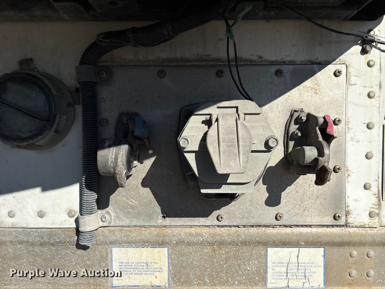 image for item EA7135 2016 Hyundai VR2530152-AS refrigerated van trailer