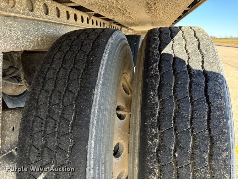 image for item EA7135 2016 Hyundai VR2530152-AS refrigerated van trailer