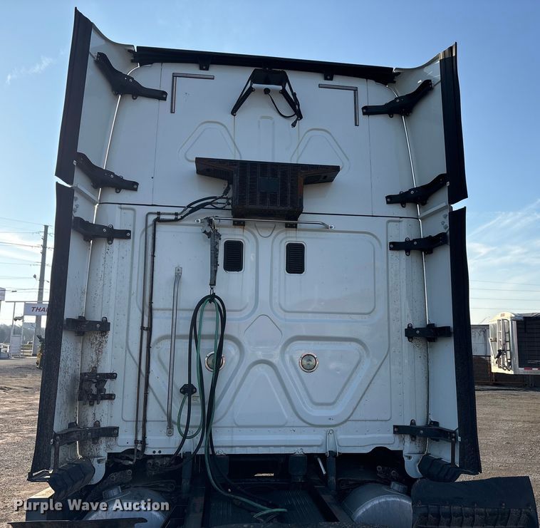 image for item EA7826 2016 Freightliner Cascadia 125 semi truck