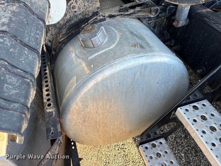 image for item EA7826 2016 Freightliner Cascadia 125 semi truck