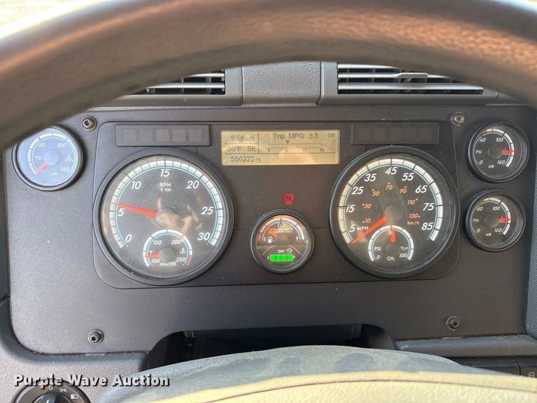 image for item EA7826 2016 Freightliner Cascadia 125 semi truck