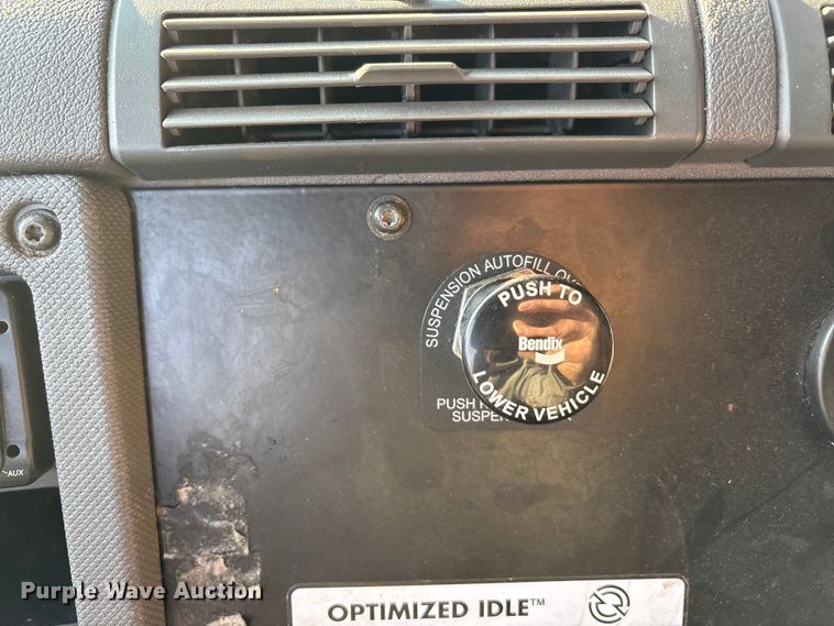 image for item EA7826 2016 Freightliner Cascadia 125 semi truck