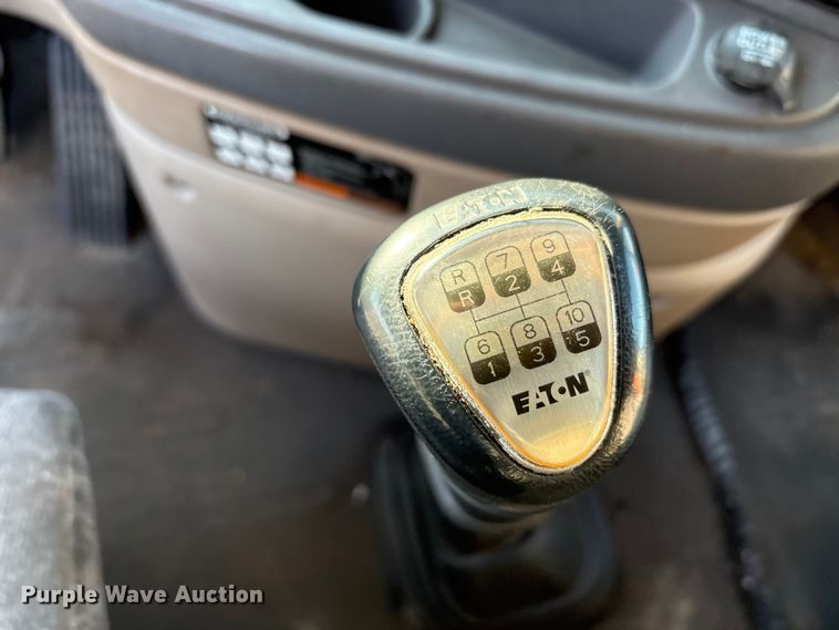 image for item EA7826 2016 Freightliner Cascadia 125 semi truck