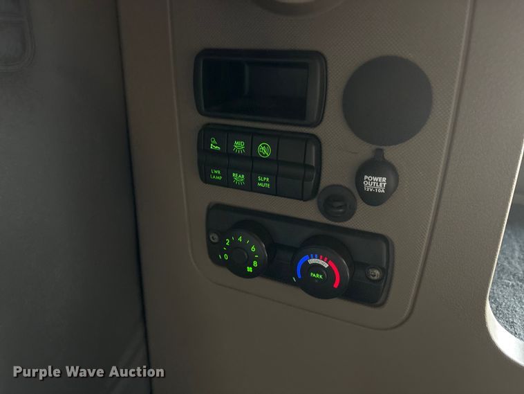 image for item EA7826 2016 Freightliner Cascadia 125 semi truck