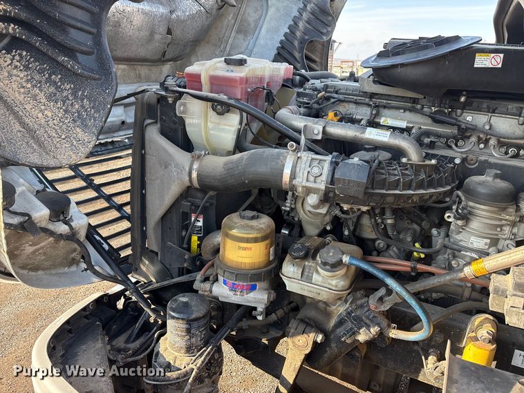 image for item EA7826 2016 Freightliner Cascadia 125 semi truck