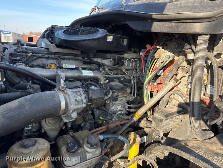 image for item EA7826 2016 Freightliner Cascadia 125 semi truck