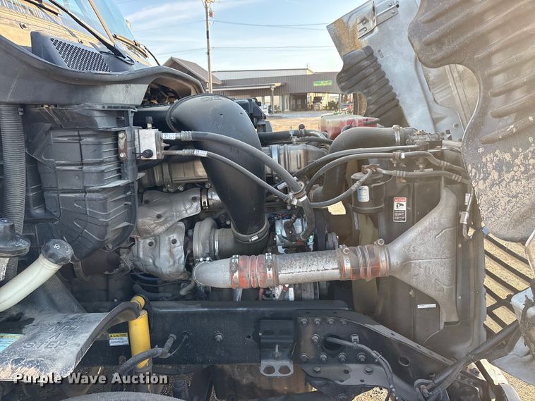 image for item EA7826 2016 Freightliner Cascadia 125 semi truck