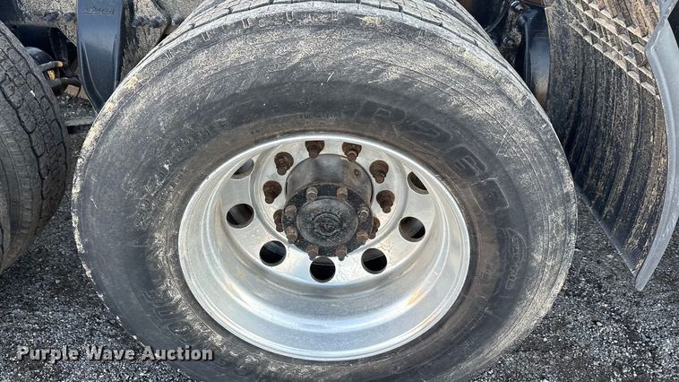 image for item EA7826 2016 Freightliner Cascadia 125 semi truck