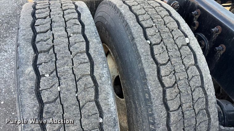 image for item EA7826 2016 Freightliner Cascadia 125 semi truck