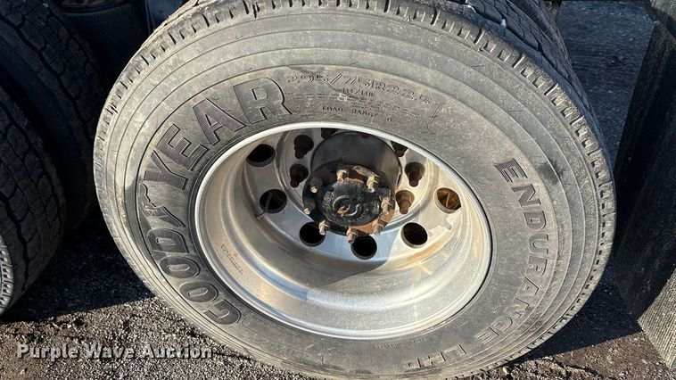 image for item EA7826 2016 Freightliner Cascadia 125 semi truck