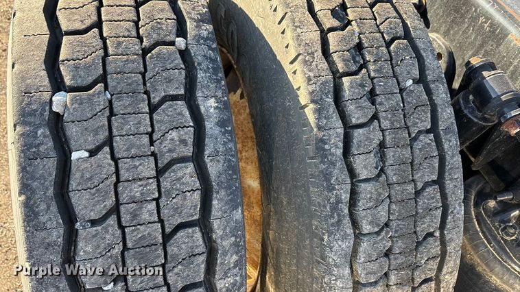 image for item EA7826 2016 Freightliner Cascadia 125 semi truck