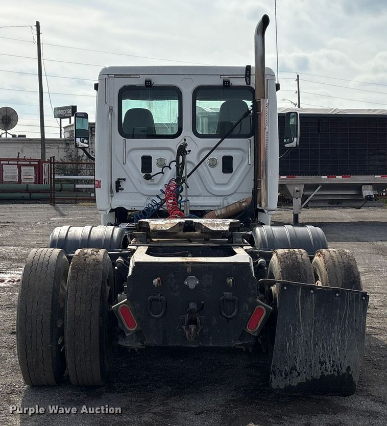 image for item EA7831 2012 Freightliner Cascadia semi truck