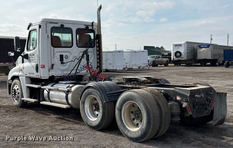 image for item EA7831 2012 Freightliner Cascadia semi truck
