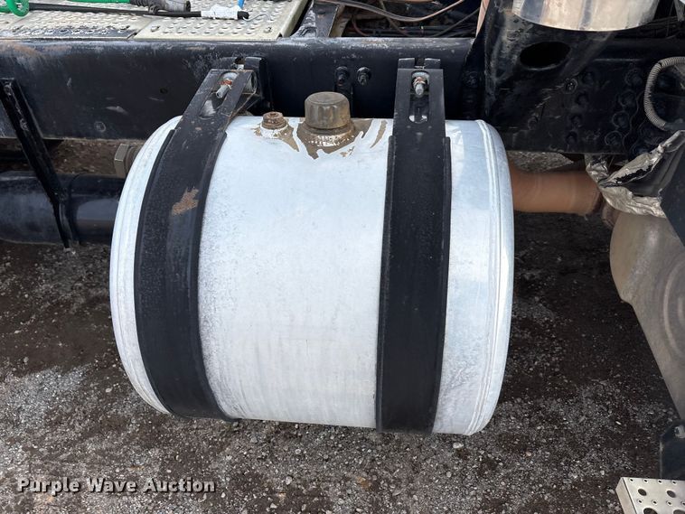 image for item EA7831 2012 Freightliner Cascadia semi truck