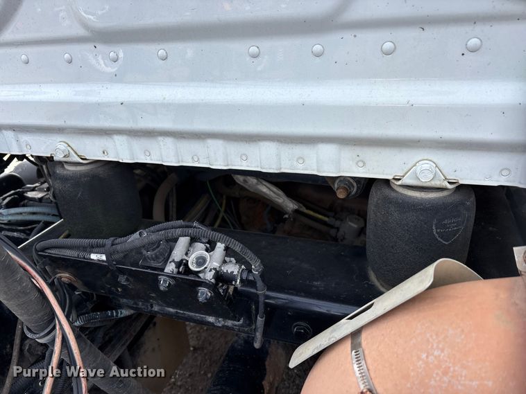 image for item EA7831 2012 Freightliner Cascadia semi truck