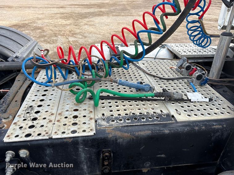 image for item EA7831 2012 Freightliner Cascadia semi truck