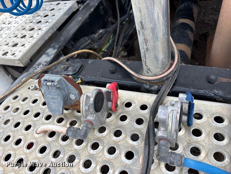 image for item EA7831 2012 Freightliner Cascadia semi truck