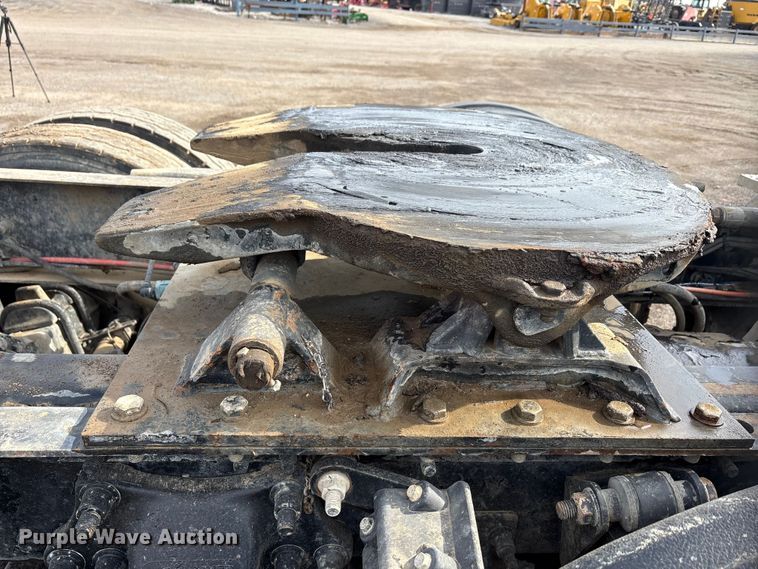 image for item EA7831 2012 Freightliner Cascadia semi truck