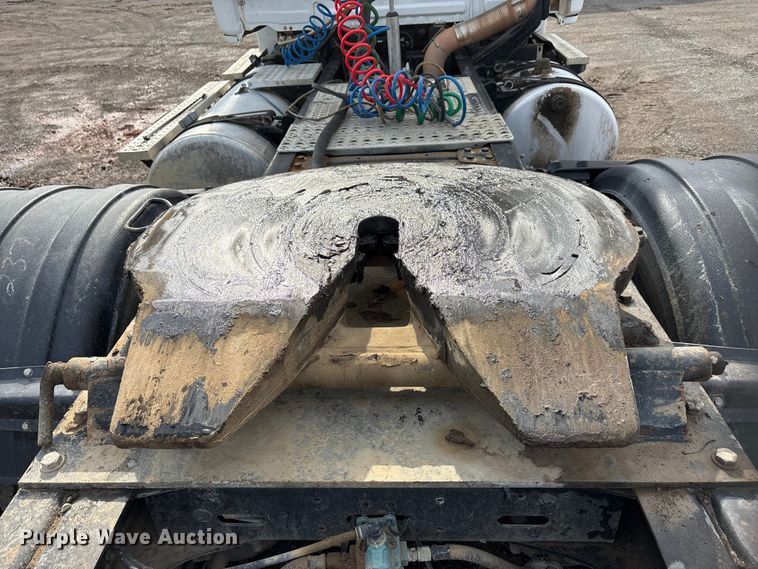 image for item EA7831 2012 Freightliner Cascadia semi truck