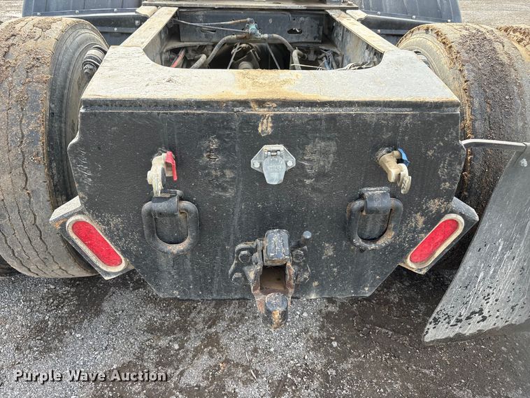 image for item EA7831 2012 Freightliner Cascadia semi truck