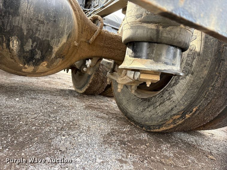 image for item EA7831 2012 Freightliner Cascadia semi truck