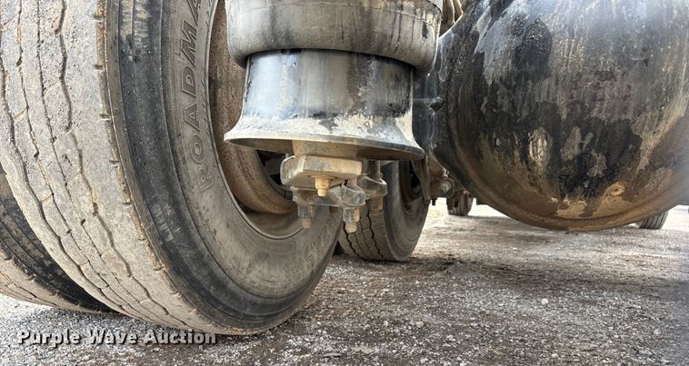 image for item EA7831 2012 Freightliner Cascadia semi truck