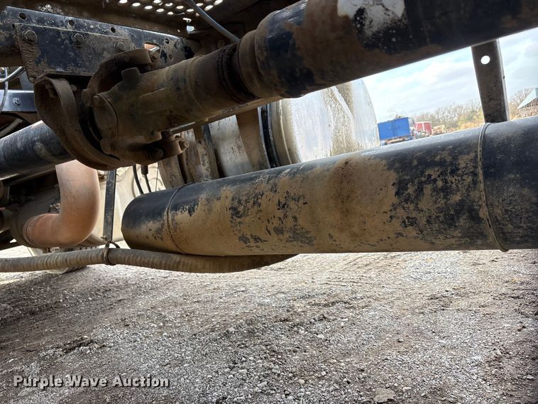 image for item EA7831 2012 Freightliner Cascadia semi truck