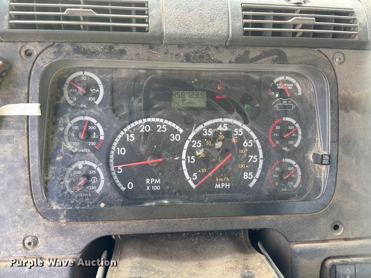 image for item EA7831 2012 Freightliner Cascadia semi truck