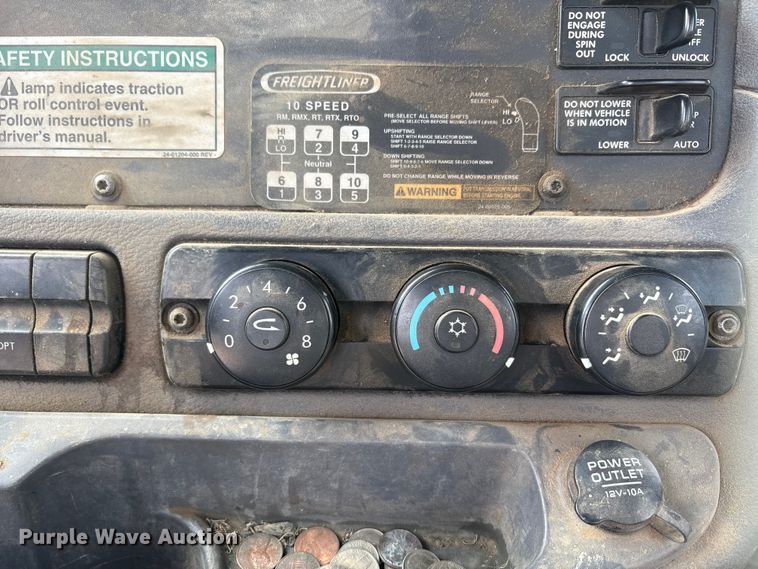 image for item EA7831 2012 Freightliner Cascadia semi truck