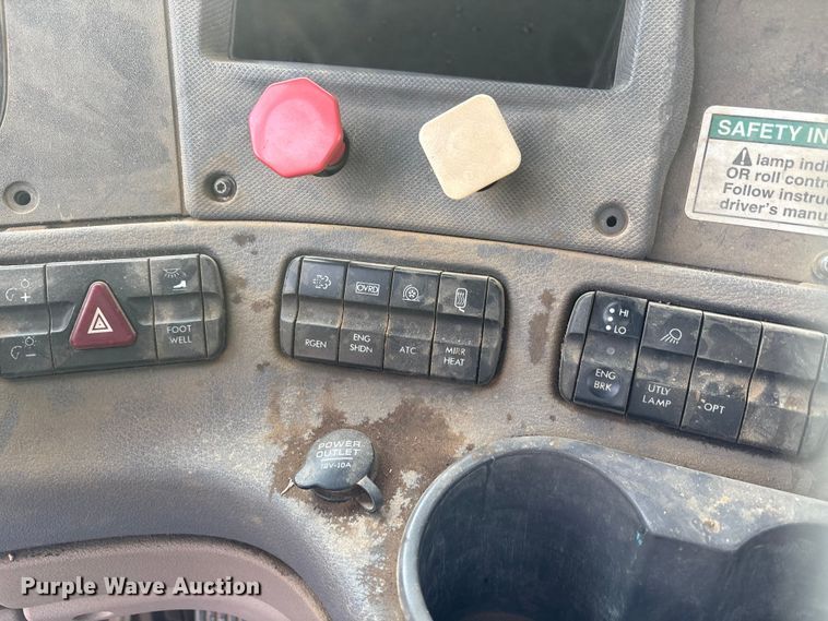 image for item EA7831 2012 Freightliner Cascadia semi truck