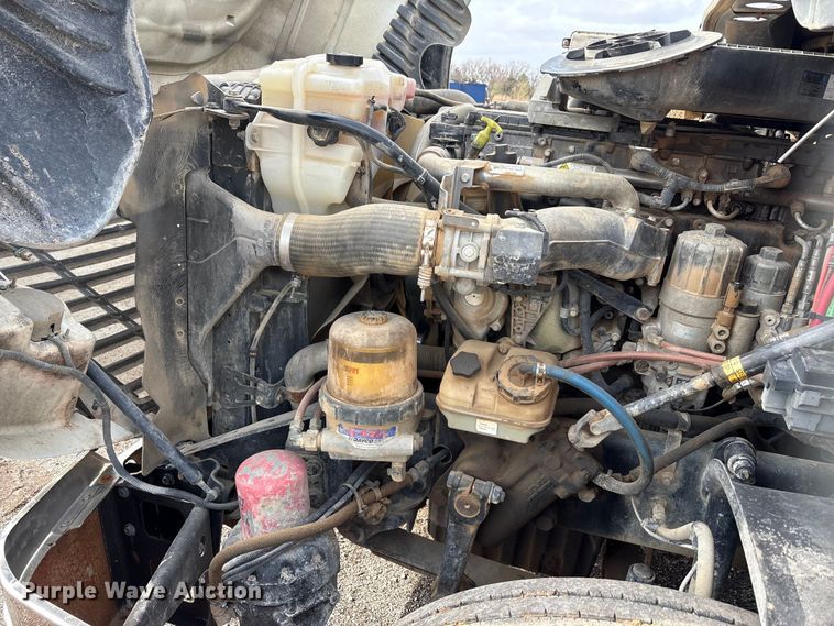 image for item EA7831 2012 Freightliner Cascadia semi truck