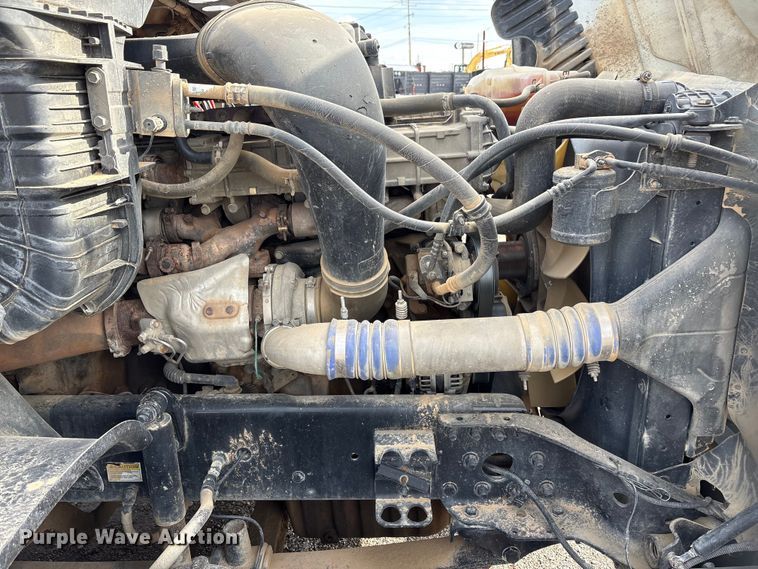 image for item EA7831 2012 Freightliner Cascadia semi truck