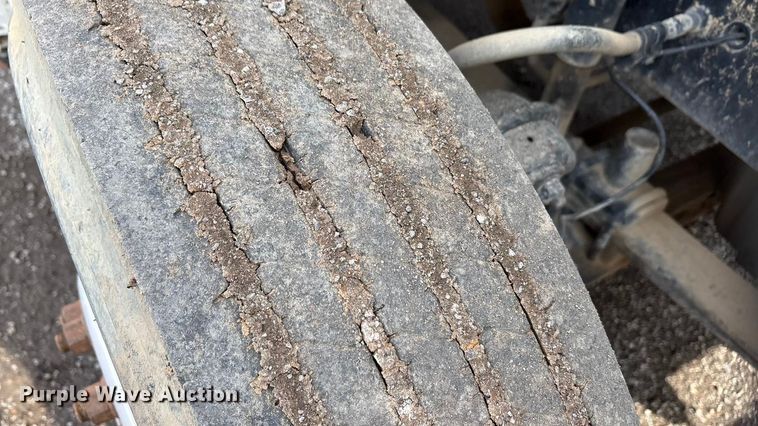 image for item EA7831 2012 Freightliner Cascadia semi truck