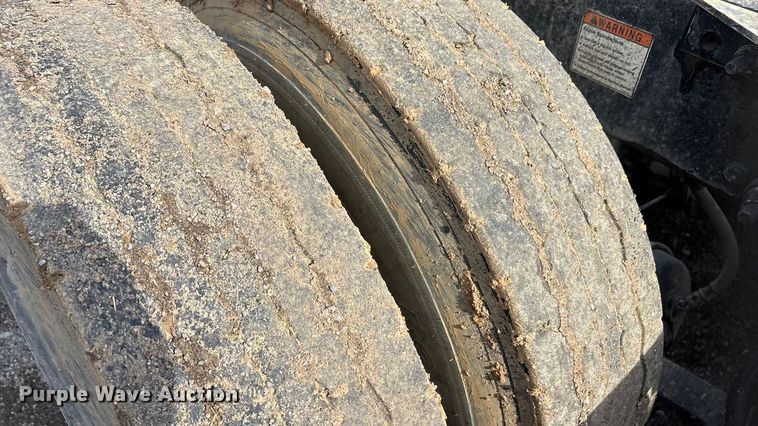 image for item EA7831 2012 Freightliner Cascadia semi truck