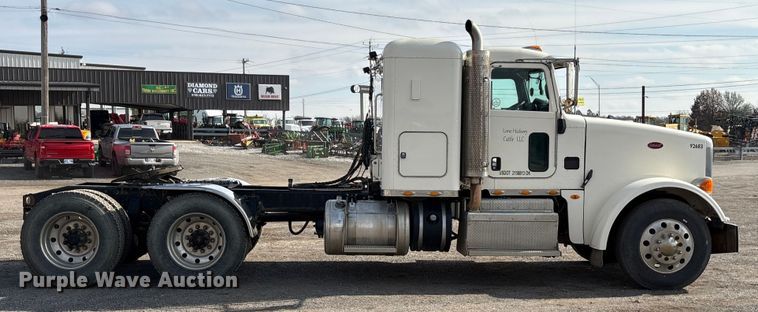 image for item EA7833 2013 Peterbilt 367 semi truck