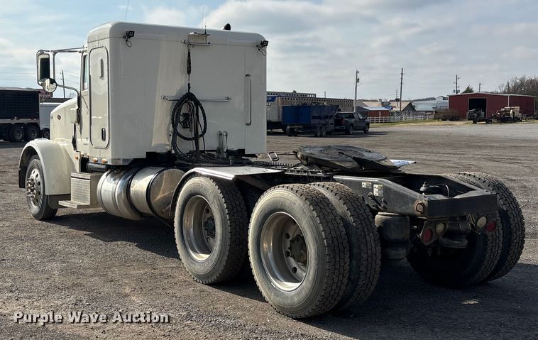image for item EA7833 2013 Peterbilt 367 semi truck