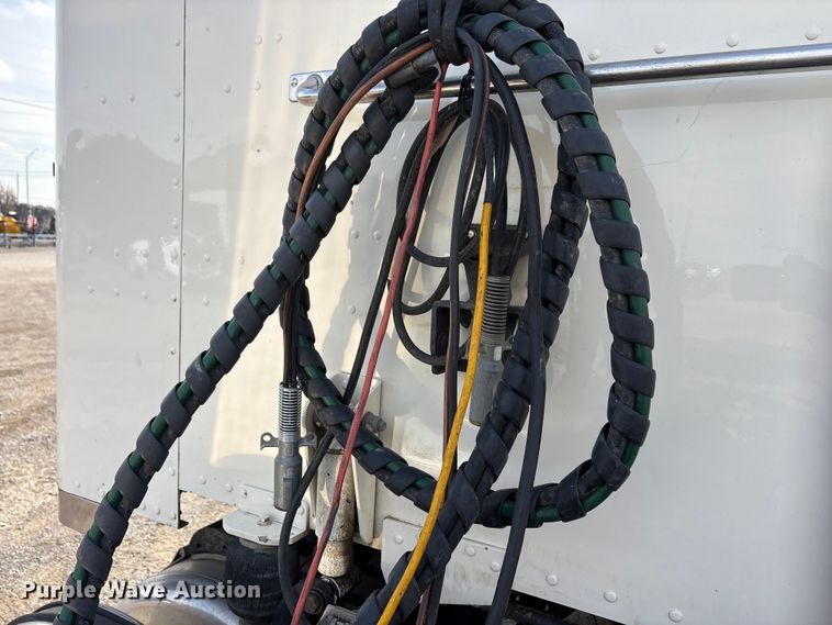 image for item EA7833 2013 Peterbilt 367 semi truck