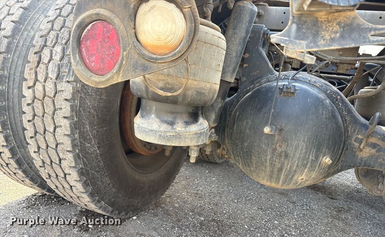 image for item EA7833 2013 Peterbilt 367 semi truck