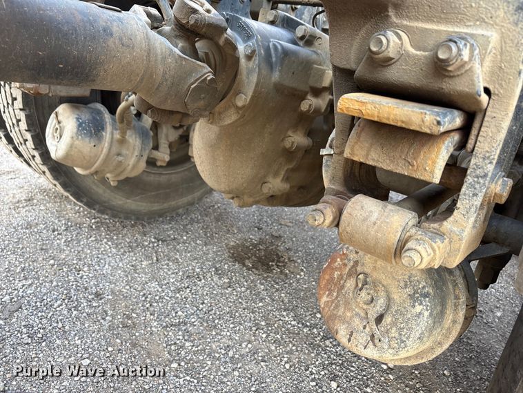 image for item EA7833 2013 Peterbilt 367 semi truck