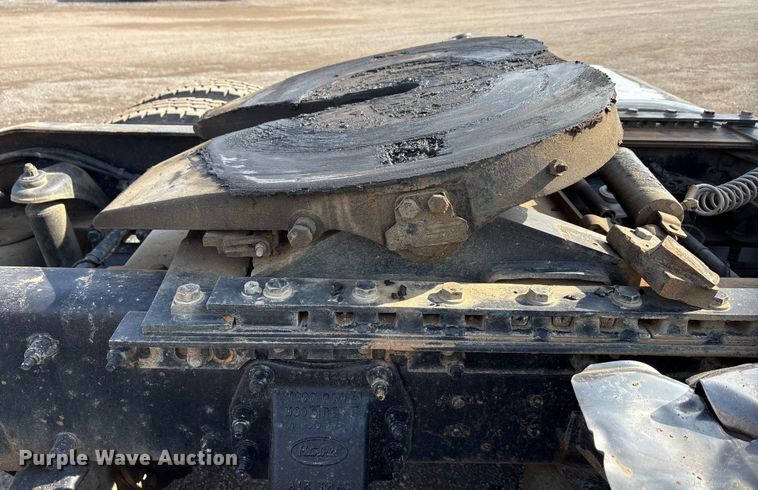 image for item EA7833 2013 Peterbilt 367 semi truck