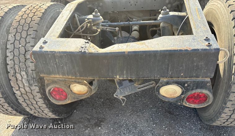 image for item EA7833 2013 Peterbilt 367 semi truck