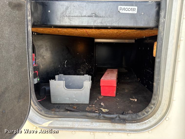 image for item EA7833 2013 Peterbilt 367 semi truck