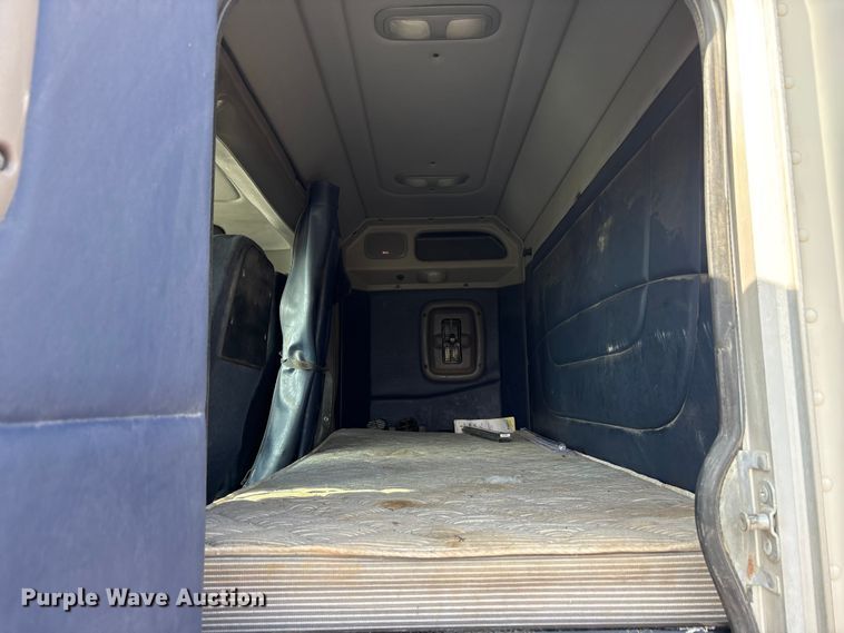 image for item EA7833 2013 Peterbilt 367 semi truck