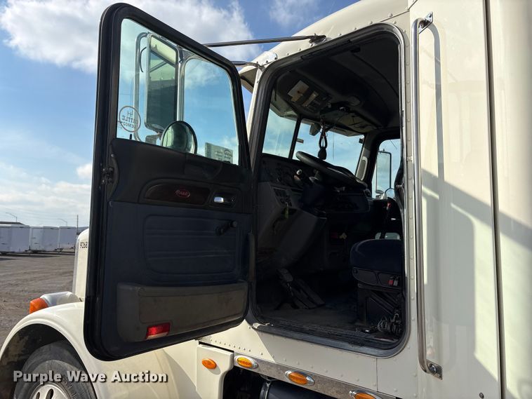 image for item EA7833 2013 Peterbilt 367 semi truck