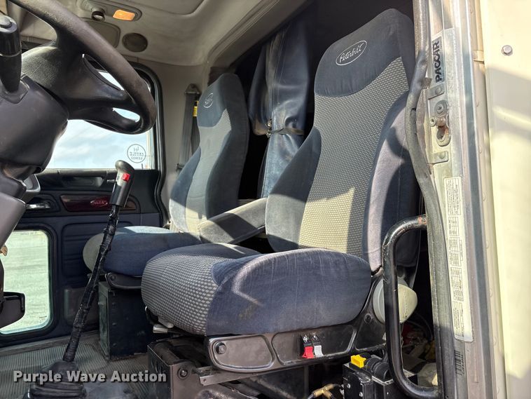 image for item EA7833 2013 Peterbilt 367 semi truck