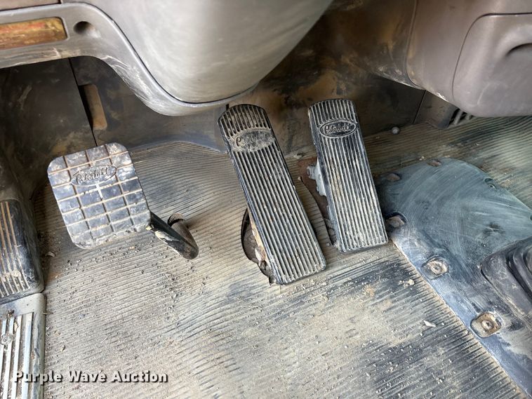 image for item EA7833 2013 Peterbilt 367 semi truck