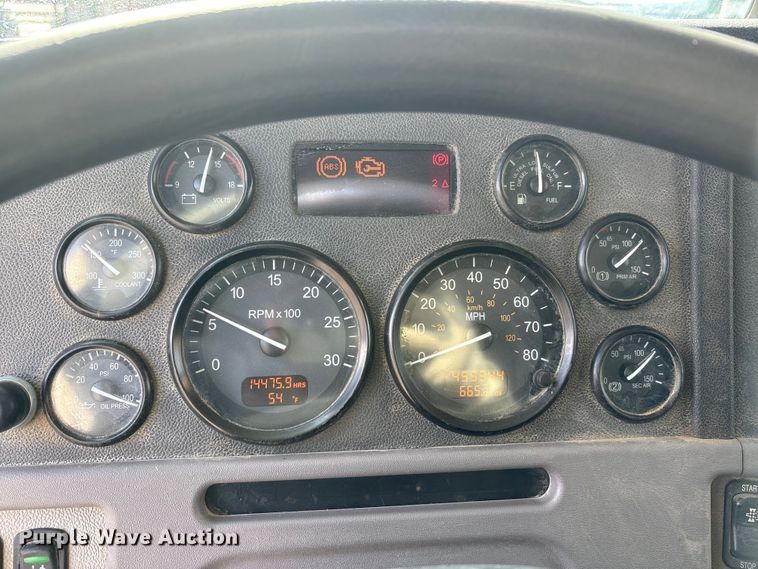 image for item EA7833 2013 Peterbilt 367 semi truck