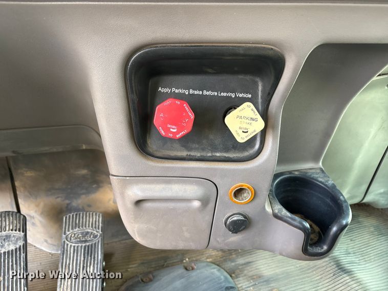 image for item EA7833 2013 Peterbilt 367 semi truck